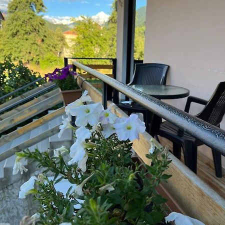 Monte Bianco Bed & Breakfast Mestia Exterior foto